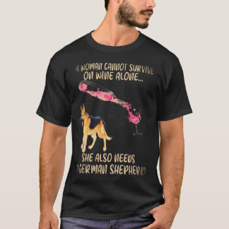 26 Een vrouw kan niet overleven op alleen wijn Ze T-shirt