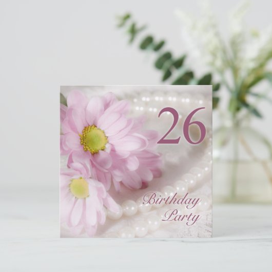 26ste verjaardag uitnodiging met madeliefjes (Staand voorkant)