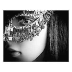 2733-Dame met zwart haar en maskerade masker Foto Afdruk