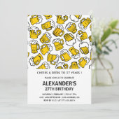 27e verjaardag Uitnodigingen Mannen Cheers and Bee (Staand voorkant)