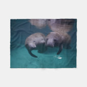 2 de vachtdeken van Vrienden Manatee Fleece Deken (Voorkant (Horizontaal))