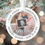 2 Foto 1st Xmas Verwacht Baby Nieuwe Ouders Modern Ornament<br><div class="desc">Viel het kostbare geschenk van je nieuwste familielid met een stijlvol ornament met twee foto's rond acryl. Genderneutraal ontwerp is geschikt voor een nieuwe baby of meisje. De woorden en de afbeeldingen op deze sjabloon zijn eenvoudig te personaliseren, en kunnen verschillend of het zelfde op voor en rug zijn. (AFBEELDING...</div>