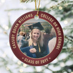 2 Foto-Afstuderen Elegant Borhed Burgundy & Gold Keramisch Ornament<br><div class="desc">Herdenking van het succes van de afgestudeerde met een elegante Bourgogne en goudkoorts, op twee foto's rond afstuderen kerstversiering. Afbeeldingen en alle tekst zijn eenvoudig aan te passen en kunnen op voor en achter verschillend zijn. (AFBEELDING & TEKST ONTWERPTIPS: 1) Om de positie van de formulering aan te passen, voeg...</div>