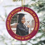 2 Foto Afstuderen Elegant Maroon Red Gold Yellow Keramisch Ornament<br><div class="desc">Herdenking van de prestatie van de afgestudeerde met een elegante maroon en goudgele, op twee foto's gebaseerde afstuderen rond keramische kerstversiering. Afbeeldingen en alle tekst zijn eenvoudig aan te passen en kunnen op voor en achter verschillend zijn. (AFBEELDING & TEKST ONTWERPTIPS: 1) Om de positie van de formulering aan te...</div>