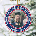 2 Foto Afstuderen Elegant Red White en Blue Keramisch Ornament<br><div class="desc">Herdenking van het succes van de afgestudeerde met een patriottisch rood, wit en blauw aangepast tweetalige kerstversiering rond afstuderen. Afbeeldingen en alle tekst zijn eenvoudig aan te passen en kunnen op voor en achter verschillend zijn. (AFBEELDING & TEKST ONTWERPTIPS: 1) Om de positie van de formulering aan te passen, voeg...</div>