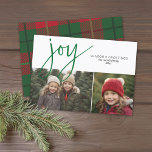 2 Foto Collage Joy Script Season Greeting plaid Feestdagenkaart<br><div class="desc">Een wit ontwerp met een twee foto-collage aan de voorzijde en een vlakpatroon aan de achterkant. De groet is een grote feestelijke doopvont die modern en bijtend is. Pas dit met 2 foto's en familienaam aan. Het achterontwerp bevat een kerstvlekpatroon in roerrood en groen voor een klassieke look.</div>