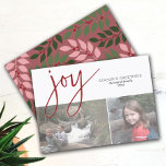 2 Foto Collage Joy Script Season's Greeting roos Feestdagenkaart<br><div class="desc">De schaduw van groene botanische bladeren met rode bessen van het roos - Een griezelig ontwerp met een 2 fotocollage op de voorkant en een modern botanisch takpatroon op de achterkant. De groet is een grote feestelijke doopvont die modern en bijtend is. Pas dit met 2 foto's en familienaam aan....</div>