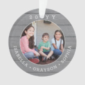 2 Foto Eenvoudige Typografie Jaar Grijs Faux Hout Ornament (voorkant)