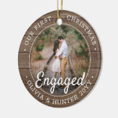 2 Foto Eerste Kerst Verloving Rustiek Nep Hout Keramisch Ornament (Links)