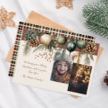 2 foto feestelijk groen feestdagenkaart<br><div class="desc">Deze 2 foto kerstkaart is voorzien van een feestelijke waterverf evergreen design op een neutrale achtergrond. plaid op de achterkant maakt deze klassieker. Pas dit eenvoudig aan met behulp van de personalisatiefunctie, </div>