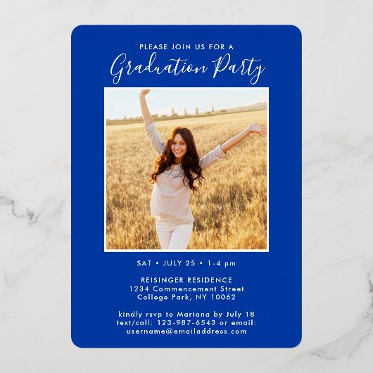 2 Foto Graduation Party Modern Royal Blue en Folie Uitnodiging (Achterkant)