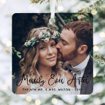 2 Foto Merrily Ever After Passen getrouwd 1st Chri Metalen Ornament<br><div class="desc">Vier een vreugdevolle 1e vakantie als Mr & Mrs met een aangepaste 2 foto "Merrily Ever After" vierkant metalen ornament. Alle tekst op deze sjabloon is eenvoudig te personaliseren met elke bewoording, zoals Merry and Married, Our First Christmas, enz. (AFBEELDING PLACEMENT TIP: Een eenvoudige manier om een afbeelding precies te...</div>
