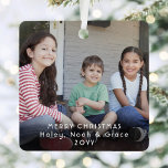 2 Foto Modern Minimalist White Text Overlay Metalen Ornament<br><div class="desc">Viel de eenvoudige vreugde van de feestdagen met een douane 2 van het fotovierkant metaal versiering. De afbeeldingen en al tekst op deze sjabloon zijn gemakkelijk aan te passen en kunnen verschillend of het zelfde op voor en rug zijn. Het kan om het even welke formulering omvatten, zoals Vroege Kerst,...</div>
