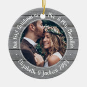 2 Foto: Mr & Mrs. 1st Kerstgrijs Faux Wood Keramisch Ornament (Voorkant)