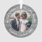 2 Foto: Mr & Mrs. 1st Kerstgrijs Faux Wood Ornament (achterkant)
