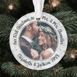 2 Foto: Mr & Mrs. 1st Kerstmis Elegant Faux Marble Ornament