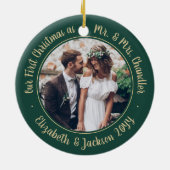 2 Foto: Mr & Mrs. 1st kerstscript Green & Gold Keramisch Ornament (Achterkant)