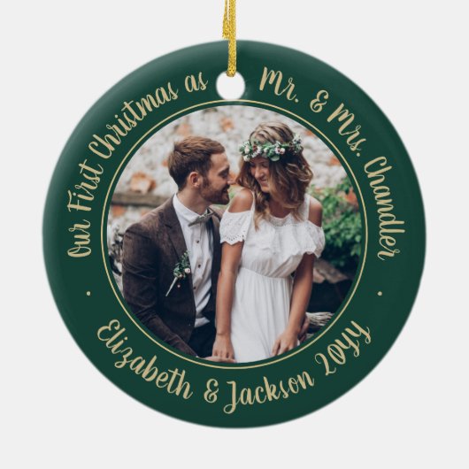 2 Foto: Mr & Mrs. 1st kerstscript Green & Gold Keramisch Ornament (Achterkant)