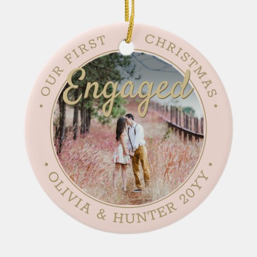 2 Foto Onze eerste kerst met Blush en Gold Keramisch Ornament (Voorkant)