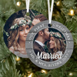 2 Foto Passen getrouwd 1e MAART gehuwd grijs faux  Metalen Ornament<br><div class="desc">Viel een vrolijke 1e vakantie als de heer & Mrs. met een op maat gemaakte foto "Ons eerste kersthuwelijk" voor ornament van rondhout. Alle tekst en afbeeldingen op deze sjabloon zijn eenvoudig te personaliseren en kunnen verschillend of het zelfde op voor en rug zijn. Als idee, kan de manuscripttypografie "Samen"of...</div>
