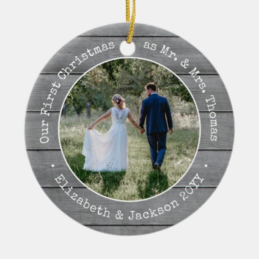 2 Foto Passen getrouwd Eerste Kerstmis Faux Grijze Keramisch Ornament (Voorkant)