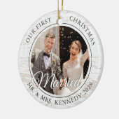2 Foto Rustic First Kerstman Married White Wood Keramisch Ornament (Links)