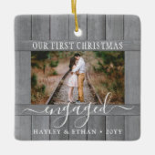 2 Foto Verloving Eerste Kerstmis Faux Grey Wood Keramisch Ornament (Voorkant)