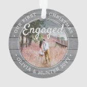 2 Foto Verloving Eerste Kerstmis Faux Grey Wood Ornament (achterkant)