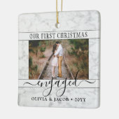 2 Foto Verloving Eerste Kerstmis Faux Marble Keramisch Ornament (Links)