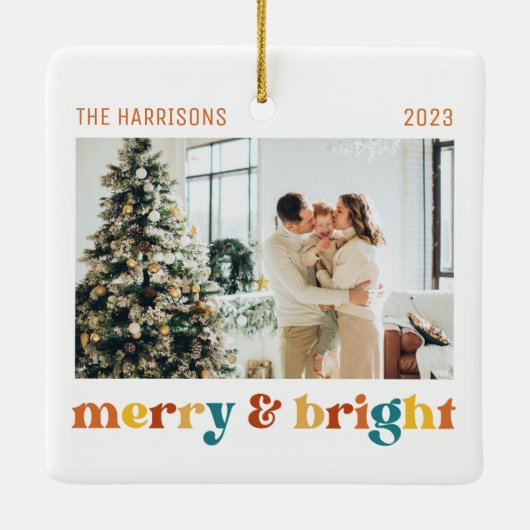2 foto's Merry & Bright Family Retro Keramisch Ornament (Achterkant)