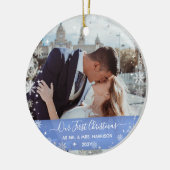 2 Foto's (Vert+H) Eerste Kerstmis: mevrouw Snowfla Keramisch Ornament (Links)