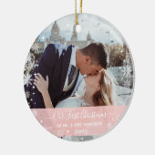 2 Foto's (Vert+H) Eerste Kerstmis: mevrouw Snowfla Keramisch Ornament (Links)