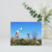 2 Fubby's die een bol krokus planten. Briefkaart (Staand voorkant)