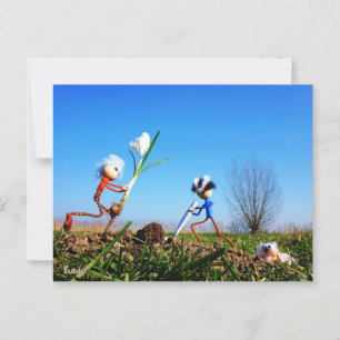 2 Fubby's die een bol krokus planten. Briefkaart