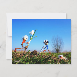 2 Fubby's die een bol krokus planten. Briefkaart