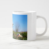 2 Fubby's die een bol krokus planten. Grote Koffiekop (Rechts)