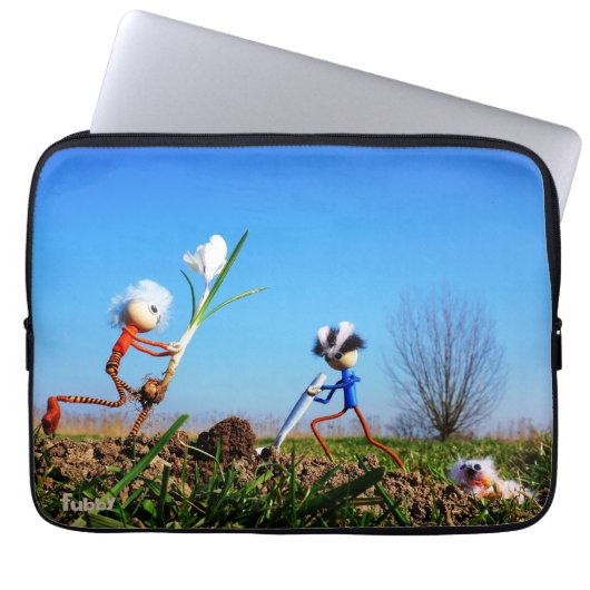 2 Fubby's die een bol krokus planten. Laptop Sleeve (Voorkant)