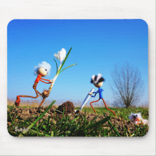 2 Fubby's die een bol krokus planten. Muismat