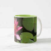 2 GESTEMPELDE MOK, " ROZE LOTUSBLOESEM" TWEEKLEURIGE KOFFIEMOK (Voorkant rechts)