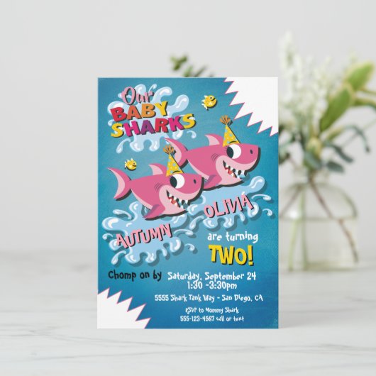2 Girl Sharks Baby Birthday Party uitnodiging (Staand voorkant)
