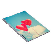 2 Helderrode kopballonnen die naar boven drijven Notitieboek (Rechterzijde)