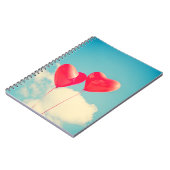 2 Helderrode kopballonnen die naar boven drijven Notitieboek (Linkerzijde)