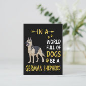 2 In een wereld vol honden wees een Duitse herder Briefkaart (Staand voorkant)
