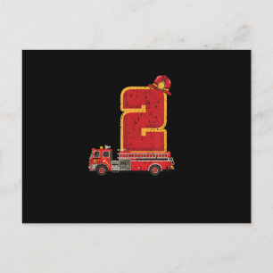 2 jaar oude jongen geeft brandweerman feestdagenkaart