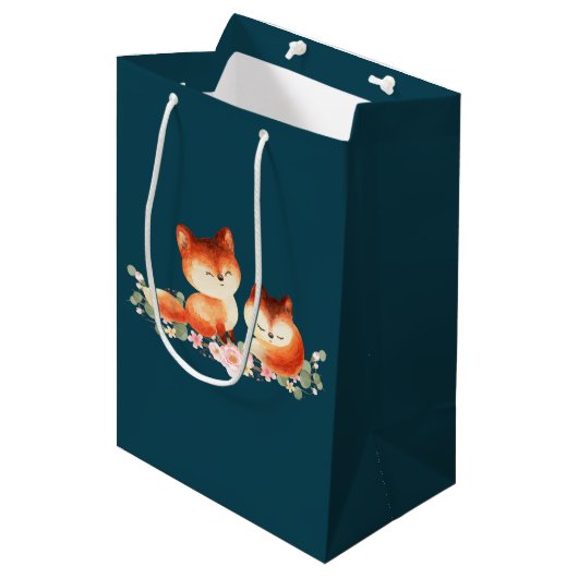 2 Kute Little Red Foxes Waterverf Design Medium Cadeauzakje (Voorkant Gekanteld)