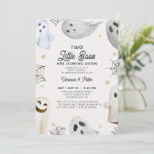 2 Little Boos Neutral Twins Halloween Baby shower Kaart (Staand voorkant)