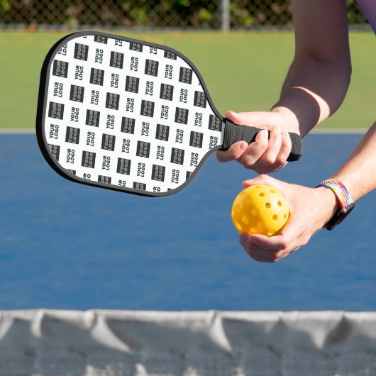2 Logo's Eenvoudig Herhalend Logo | Wit Pickleball Paddle (Insitu)