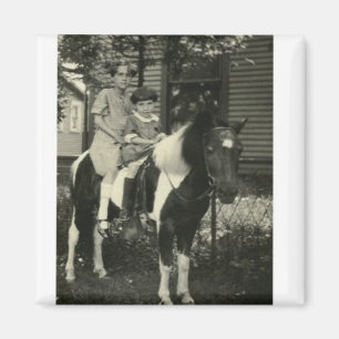 2 MEISJES EN EEN PAARD MAGNEET