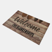 2 paar laarzen op rustieke houten deurmat (Schuin)