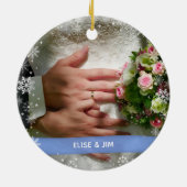 2 Photos Our First Christmas Mr Mrs Elegant Snow Keramisch Ornament (Achterkant)